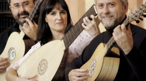 Una vihuela entre laúdes, guitarras y teclas