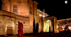 La Tempestad llena el majestuoso monasterio de Nuestra Señora de la Piedad