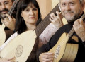 Una vihuela entre laúdes, guitarras y teclas