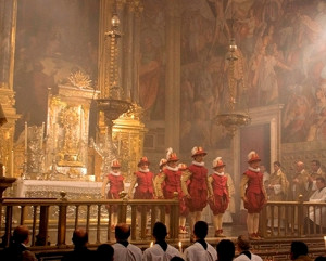 Los Infantes Danzantes preparados para bailar en la procesión claustral del Real Colegio Corpus Christi de Valencia