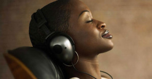 La música nos emociona, nos da placer y nos ayuda a controlar el sistema nervioso