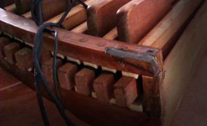 Un joven construye un órgano a imagen y semejanza del Barroco