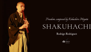 Rodrigo Rodríguez interpreta la obra Jizai Freedom al shakuhachi