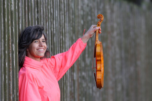 Entrevista a Amandine Beyer, violinista: «la música barroca tiene un gusto bastante contemporáneo de fácil acceso para una audiencia no especializada»