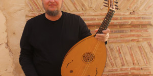 Entrevista a Jota Martínez, músico y organólogo medievalista: “creo que tiene más valor recuperar la música medieval haciendo primero el trabajo de recuperar los instrumentos de la época”